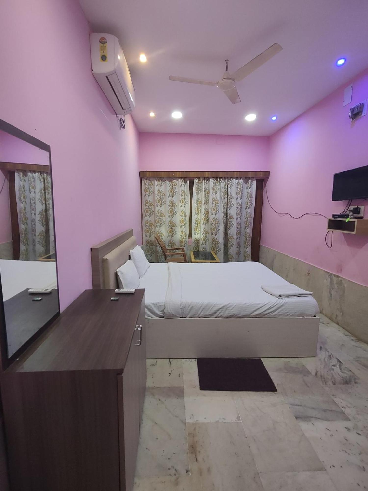 Sai Ram Plaza Hotel 4*