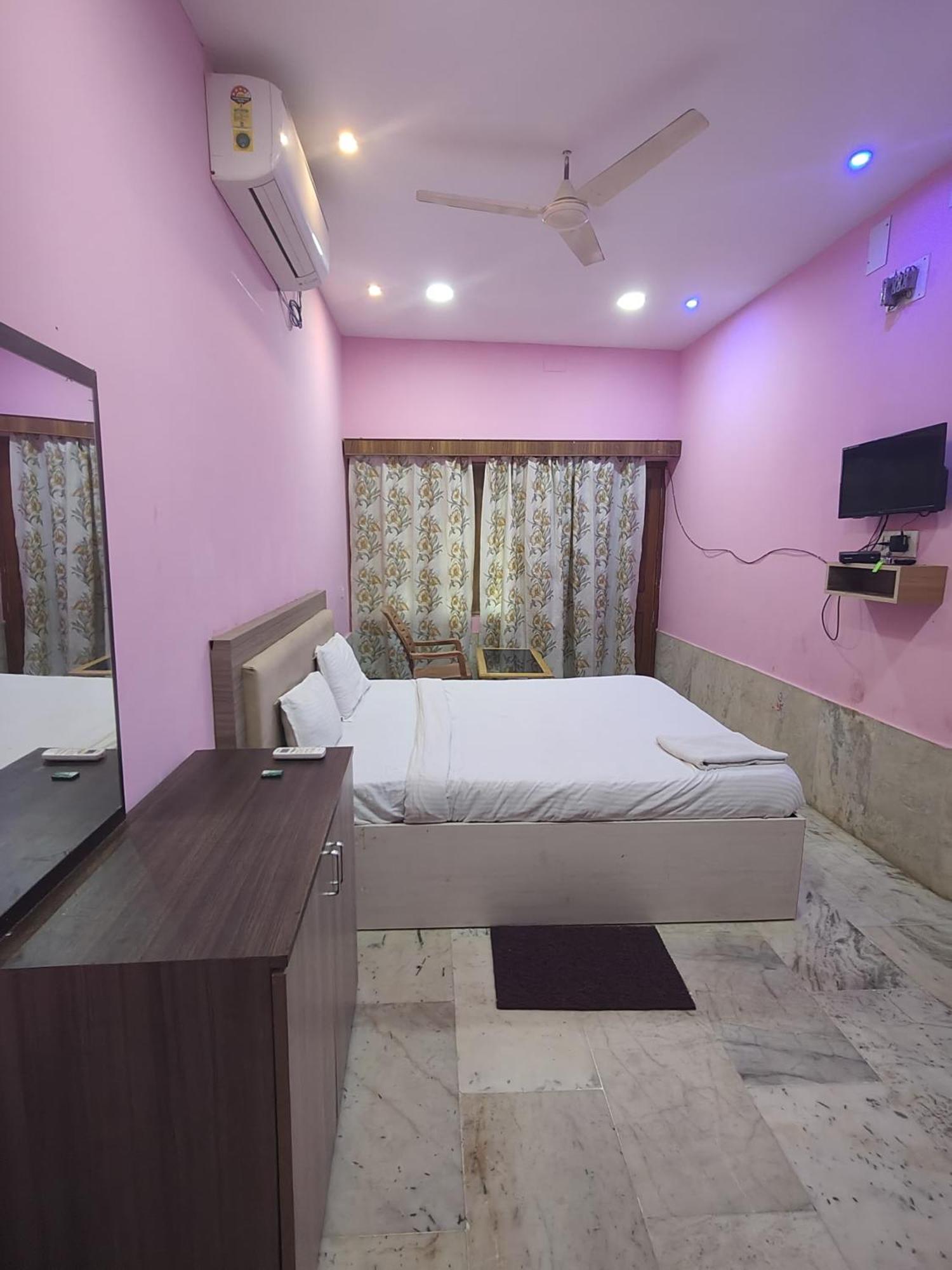 Sai Ram Plaza 4*