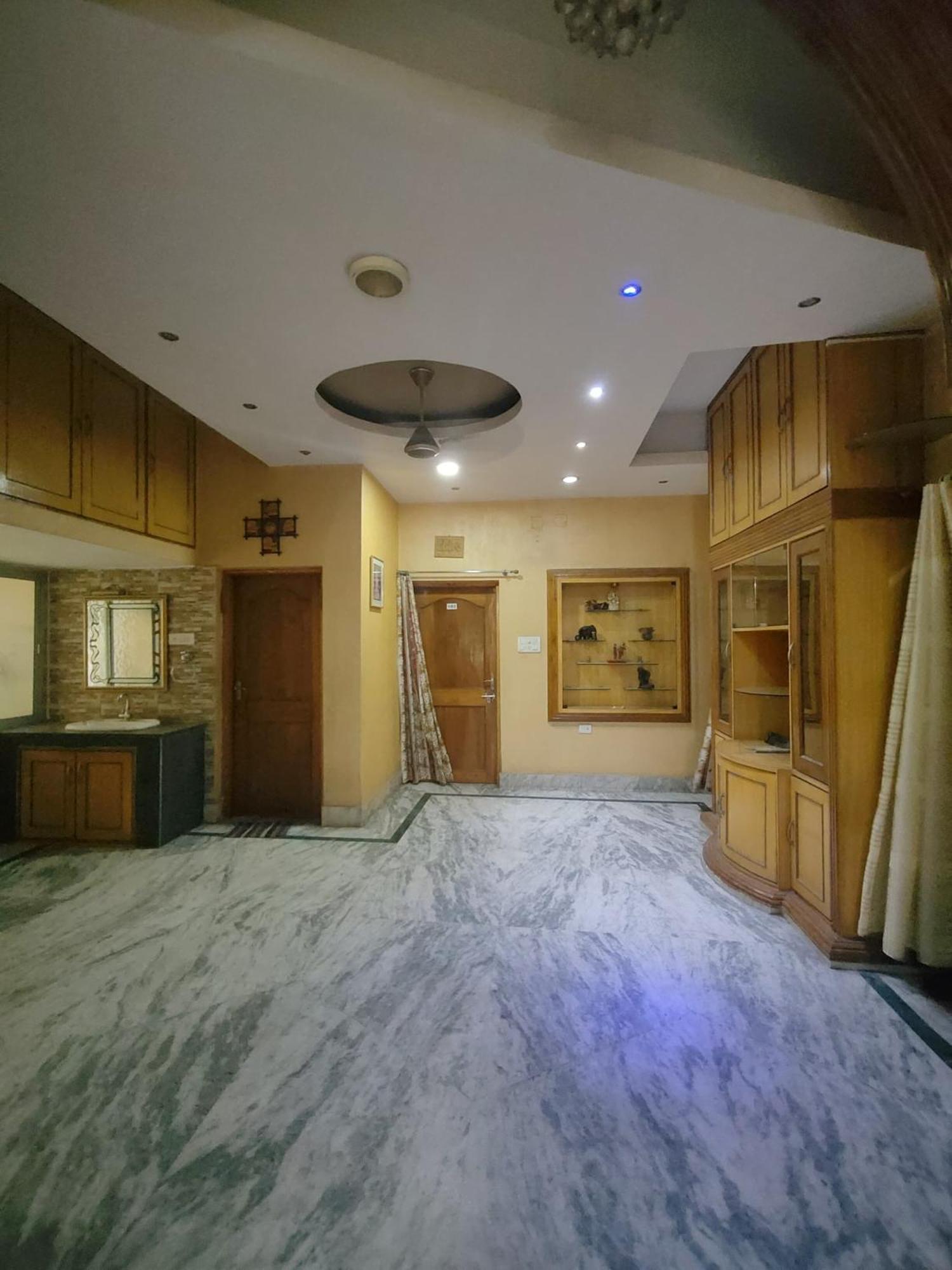 Sai Ram Plaza Hotel 4*